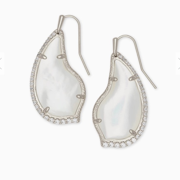 Kendra Scott Jewelry - Kendra Scott Tulip Silver Drop Earrings in Pearl